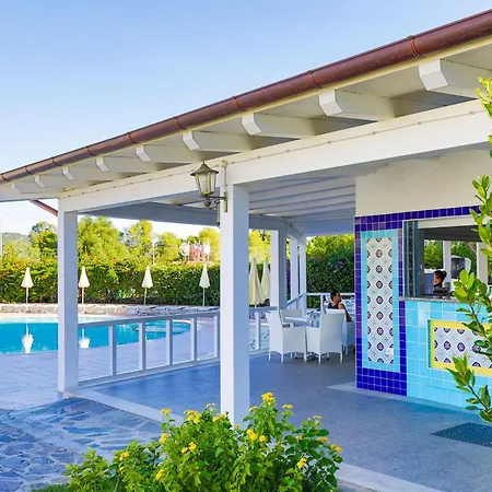 Nicolaus Club Li Cucutti Ośrodek wypoczynkowy 4*